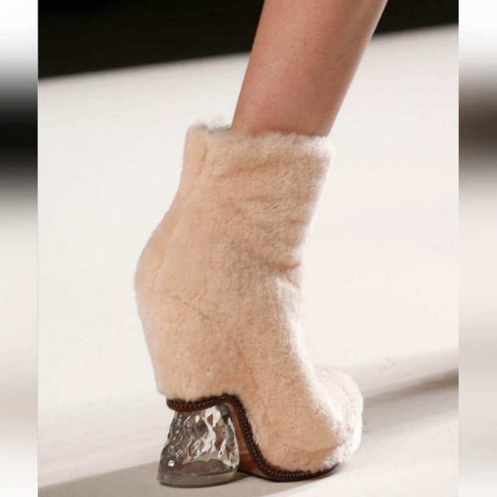 Fendi Yeti Ice Shearling Baby Pink Fuzzy Boots 🩷🎀🩷 Size 37 🩷 NWT 🧊